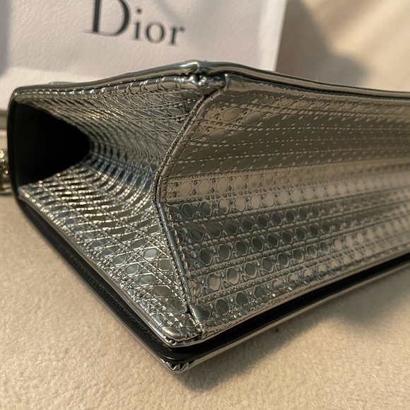 Dior Diorama Medium Metallic Silver Microcannage - Picture 9 of 16